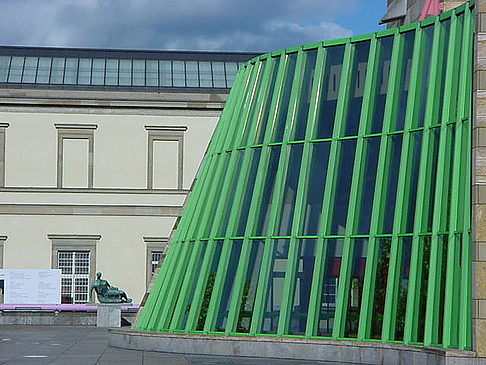  Foto Reiseführer  von Stuttgart Zusammenspiel von Alt und Neu der Staatsgalerie